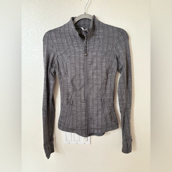 Lululemon Forme Jacket in Cuffins size 2 - Picture 4 of 6